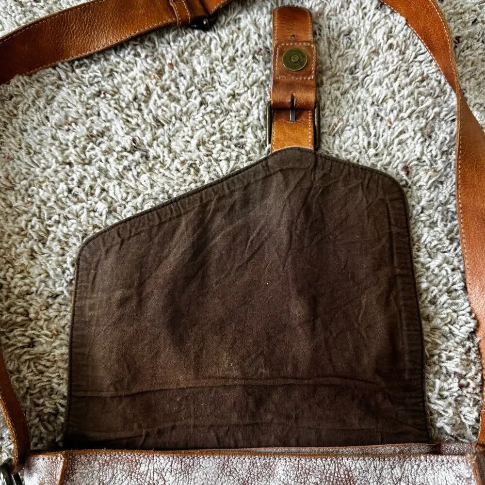 BED STU Venice Beach Leather Buckled Crossbody Purse Nectar Lux Tan Rustic